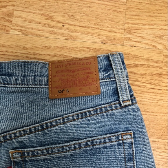 Levi's Classic Blue Jeans straight leg/ 26 by 28, red tab 501 skinny, like new - Picture 4 of 13